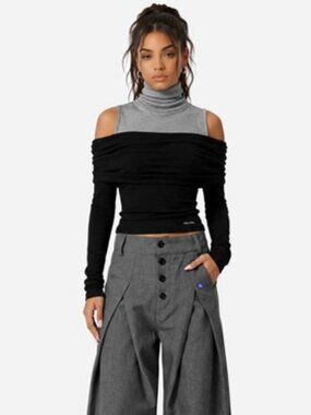 Aelfric Eden Layered Off-The-Shoulder Long Sleeve Tee size small